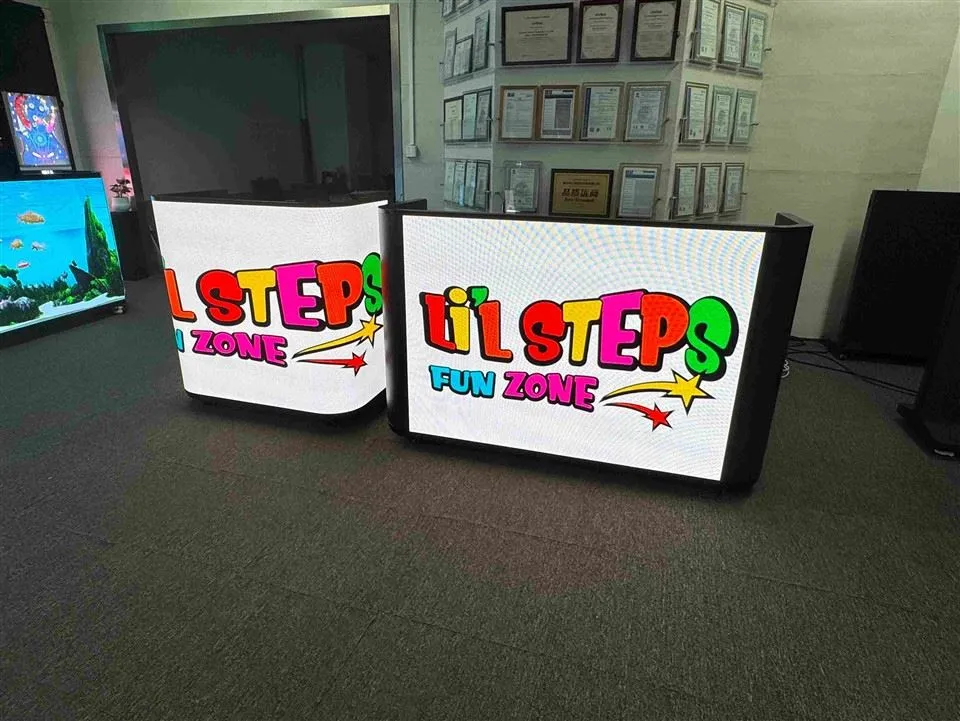 Pārnēsājama DJ kabīne ar LED video sienas displeju